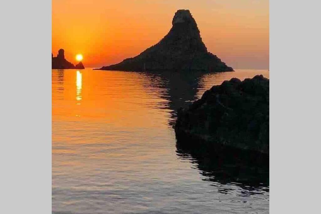 Malavoglia Suite 18 Aci Castello Exterior photo